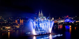 Köln bei Nacht, Feuerwerk auf dem Rhein
